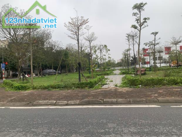 Bán lô đất 90m đất tái định cư Giang Biên view vườn hoa cực kì đẹp, rất thích hợp định cư - 3