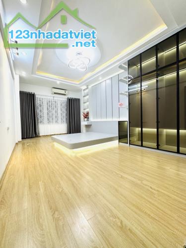 BÁN NHÀ MẶT PHỐ BỒ ĐỀ_KINH DOANH ĐỈNH CAO. DT: 37m².  5tầng.   Giá: 10,6tỷ - 1