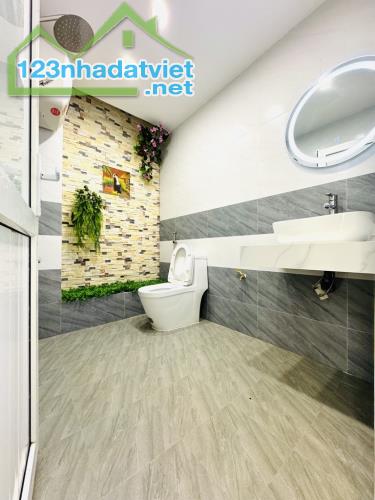 BÁN NHÀ MẶT PHỐ BỒ ĐỀ_KINH DOANH ĐỈNH CAO. DT: 37m².  5tầng.   Giá: 10,6tỷ - 4