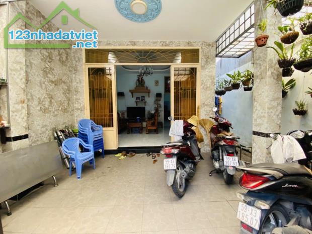 Bán nhà ngay Võ Văn Ngân sát bên chợ Thủ Đức, 84m2, ngang 5,6m, nhỉnh hơn 4ty - 1