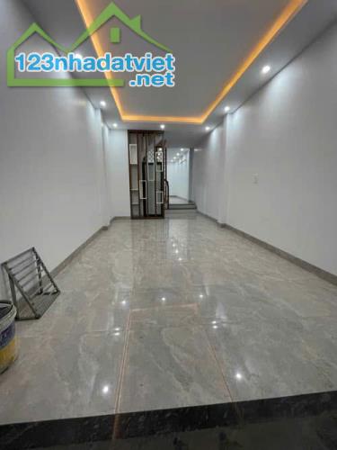 THÁI THỊNH - ĐỐNG ĐA - DT55M2 X 5T - MT4M - 10.6TỶ - NGÕ NÔNG - Ô TÔ TRÁNH - 4