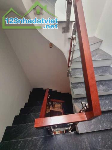 THÁI THỊNH - ĐỐNG ĐA - DT55M2 X 5T - MT4M - 10.6TỶ - NGÕ NÔNG - Ô TÔ TRÁNH