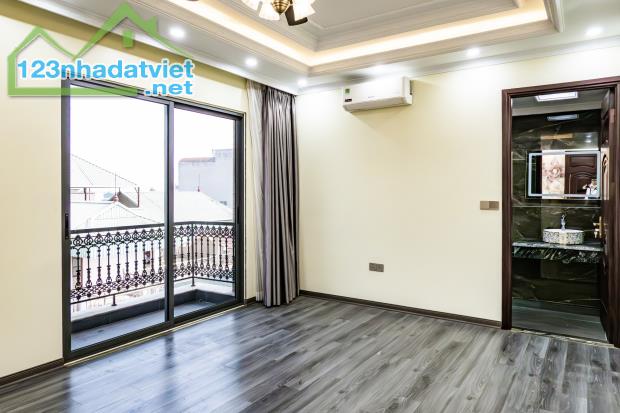 Mặt phố Nguyễn Văn Hưởng, 6 tầng mới thang máy, MT 7m, sát Vinhome Riverside - 4