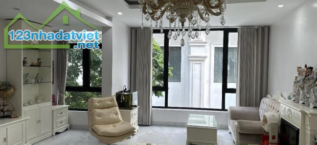 BÁN NHÀ PHÂN LÔ - VỈA HÈ, Ô TÔ - 77M², 4 TẦNG, MT 6M, 24.5 TỶ - TRẦN QUỐC HOÀN, CẦU GIẤY - 2