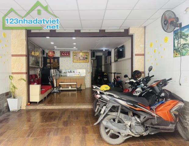 Đường Trương Đăng Quế, phường 3, Gò Vấp (giáp Bình Thạnh, Phú Nhuận)