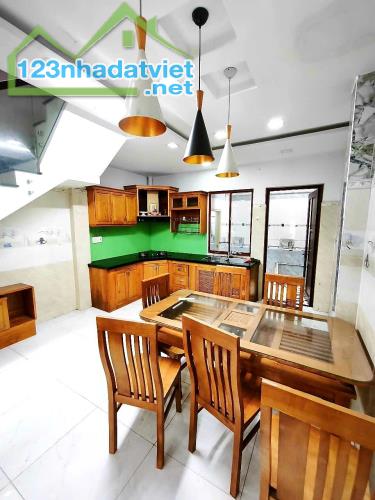 NHÀ ĐẸP MỚI CỨNG - HXH GẦN EMART - 65m2 (4.1x15.8) - CHỈ 5.93 TỶ - 2