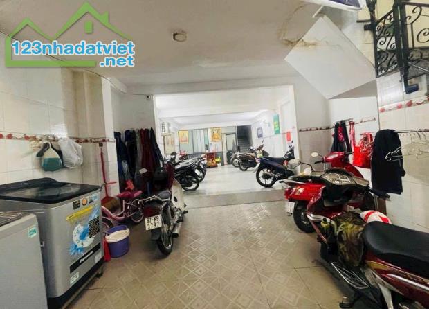 CHDV 5 TẦNG - DT 5.5M x 20M-DÒNG TIỀN ỔN ĐỊNH 60TR/THÁNG-HẺM NHỰA Ô TÔ THÔNG PHẠM VĂN BẠCH - 1