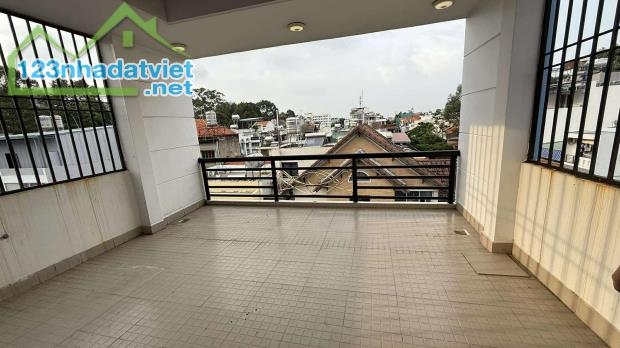 NHÀ 5 TẦNG HẦM Ô TÔ - KHU PHÂN LÔ VIP GẦN BV 175 - 6PN FULL NỘI THẤT