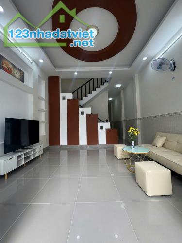 Nhà mặt tiền đường 7 long trường DT 94m, 4 tầng