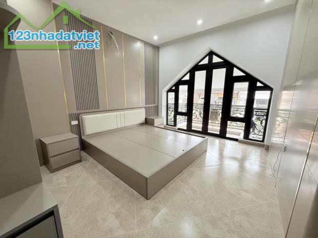 Bán tòa nhà Văn Phòng Kim Đồng 72M2-6T-25 Tỷ-OTO đỗ tránh
