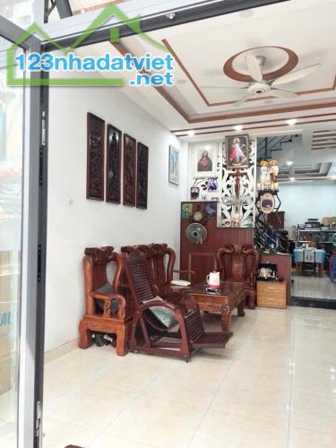 CHỈ 5.X TỶ - 4 X 15M - 4 TẦNG - HẺM XE HƠI THÔNG - TỈNH LỘ 10 SÁT TÊN LỬA - 4