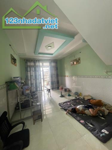 Bán Nhà Gấp nhà 1 Lầu đường xe hơi, 4 x 18, 3PN. - 1
