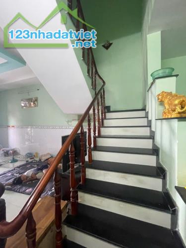 Bán Nhà Gấp nhà 1 Lầu đường xe hơi, 4 x 18, 3PN. - 2