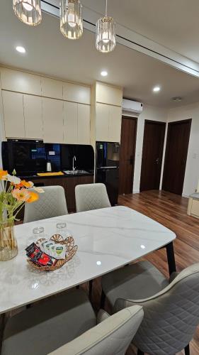 CHo thuê căn hộ 2 phòng ngủ xịn xò Vinhomes Marina - 2