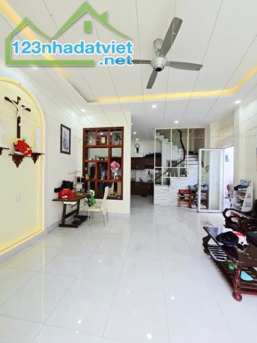 BÁN NHÀ 3 TẦNG HẺM XE TẢI NGUYỄN DUY TRINH, Q2 – 83M² CHỈ 6,7 TỶ - 1