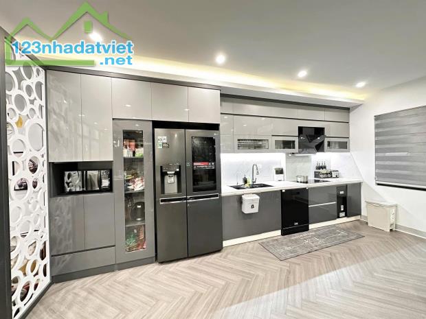 NHÀ MẶT PHỐ GIÁP BÁT 109,4M2*5T, 16 PHÒNG NGỦ, GARA RỘNG - 3
