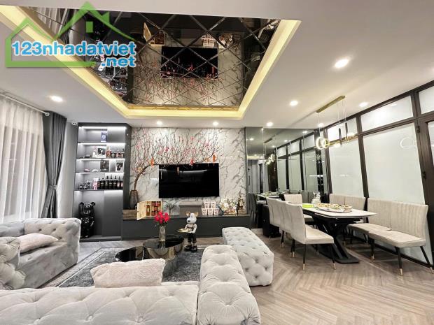 NHÀ MẶT PHỐ GIÁP BÁT 109,4M2*5T, 16 PHÒNG NGỦ, GARA RỘNG