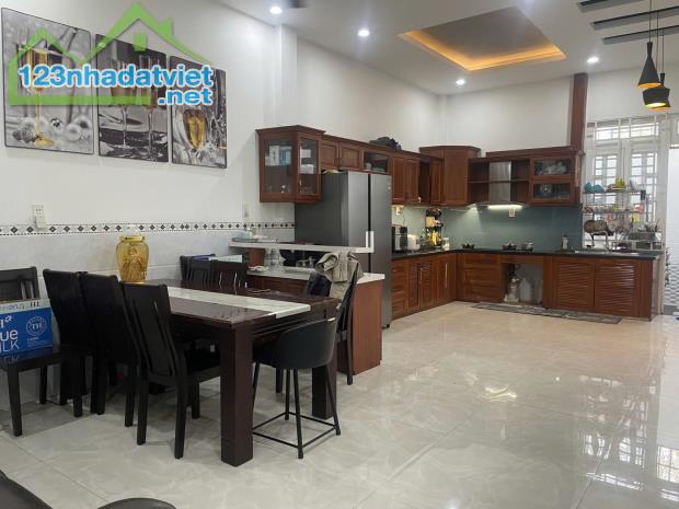 ĐỐI DIỆN VẠN PHÚC CITY - 5 TẦNG - ĐƯỜNG XE HƠI - 104M2 CN - GIÁ CHỈ 8 TỶ - 4