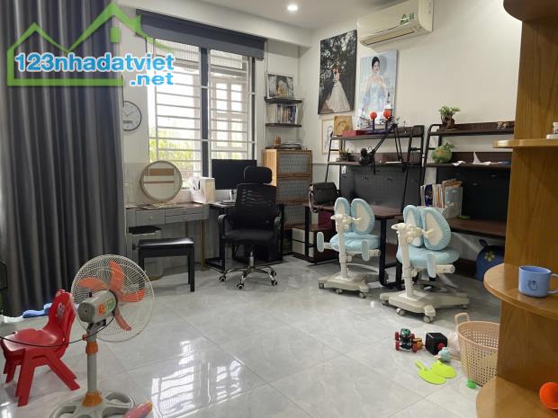 ĐỐI DIỆN VẠN PHÚC CITY - 5 TẦNG - ĐƯỜNG XE HƠI - 104M2 CN - GIÁ CHỈ 8 TỶ