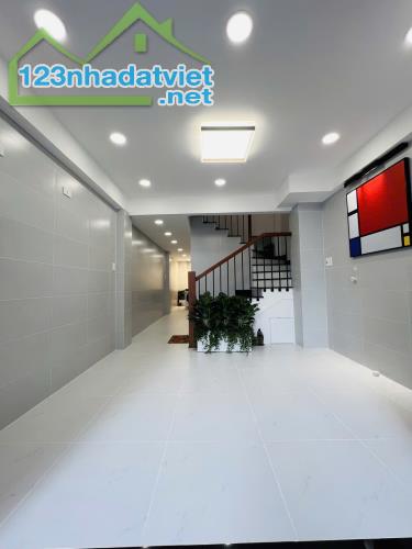 NHÀ MỚI ĐẸP NGAY TRUNG TÂM PHÚ NHUẬN - HẺM XE HƠI - 5 TẦNG - 45M2 6PN - 1