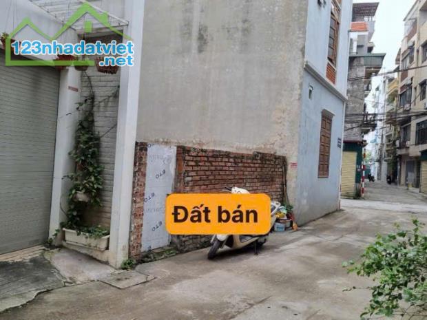 BÁN GẤP ĐẤT NGỌC THUỴ - BỒ ĐỀ - HÀ NỘI, 45M, MT 4.M, Ô TÔ VÀO ĐẤT. GIÁ 9.2 TỶ