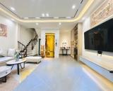 Nhà Thang Máy||*6 Tầng- 42m2*14.9 tỷ- MT 5.5m- Ngõ Thịnh Quang- Quận Đống Đa.