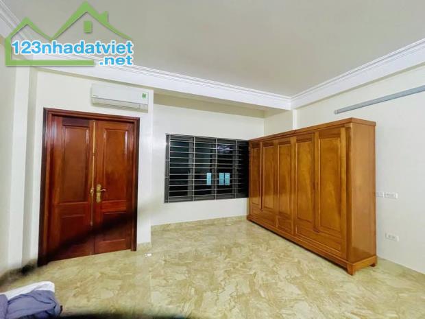 Bán nhà ngõ 42 Thịnh Liệt, 64m2, ô tô tránh, vỉa hè kinh doanh, 200tr.m2 - 3
