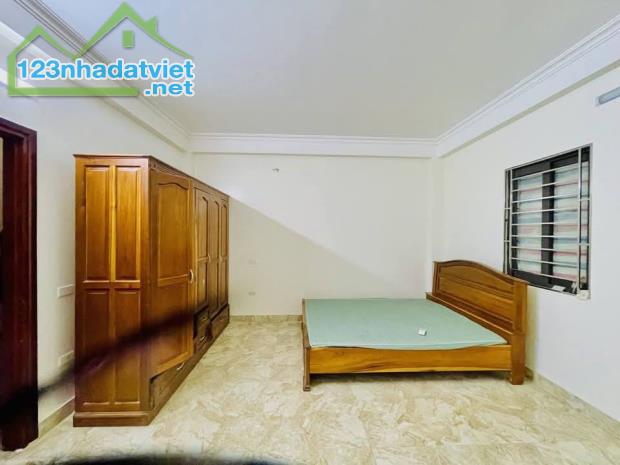 Bán nhà ngõ 42 Thịnh Liệt, 64m2, ô tô tránh, vỉa hè kinh doanh, 200tr.m2 - 4