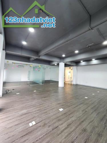 Cho thuê văn phòng 120m2 view hồ mặt phố Hoàng Cầu, Mai Anh Tuấn, Đống Đa, Hà Nội