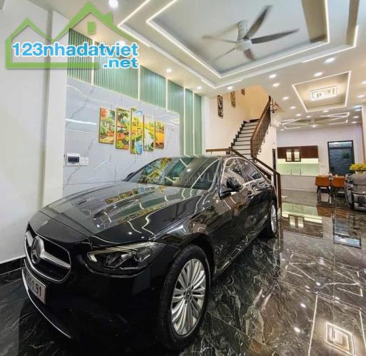 Bán nhà đầy đủ nội thất sổ riêng ở Vườn Chuối P5 Q3 . Giá 3tỷ850 195m2 - 2