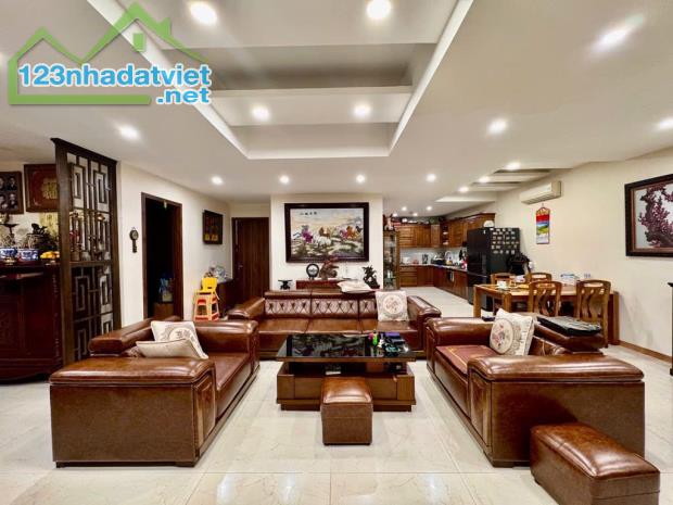 Cần bán Chung Cư 25 Lạc Trung, Lô góc 120m2 x 3 Ngủ 2bancong - SDCC - Giá 9,1 Tỷ