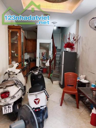 BÁN NHÀ LÊ QUÝ ĐÔN, 27M, 5T, MT 3,2M, NGÕ RỘNG, GẦN Ô TÔ, DÂN XÂY, GẦN PHỐ, CHỈ 7,7 TỶ.