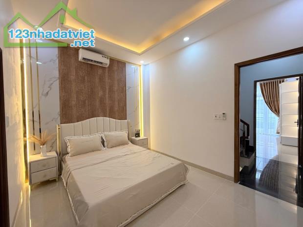 ✨✨ NHÀ 4 TẦNG ĐẸP LUNG LINH – XE HƠI TRÁNH – KHU NHÀ LIỀN KỀ CAO CẤP P- T L – Q 12