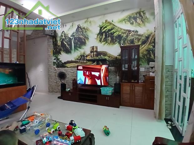 Gấp bán nhà Thủ Đức, gần Tăng Nhơn Phú, 3 tầng, giá 7.5 tỷ, dt 78m2. - 2