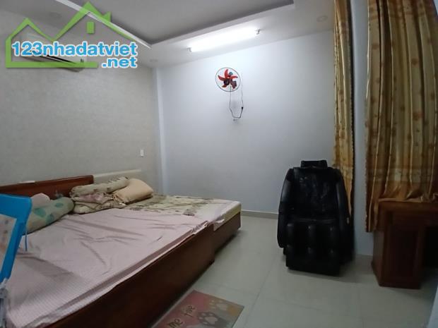 Gấp bán nhà Thủ Đức, gần Tăng Nhơn Phú, 3 tầng, giá 7.5 tỷ, dt 78m2. - 3