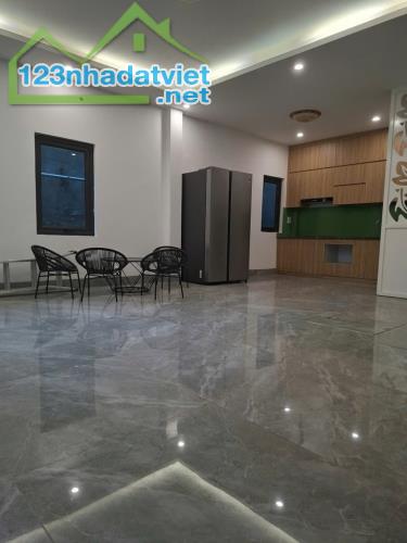 NHÀ ĐẸP ĐỨC GIANG - 5 TẦNG XÂY MỚI - FULL NỘI THẤT - VÀO Ở NGAY - 3