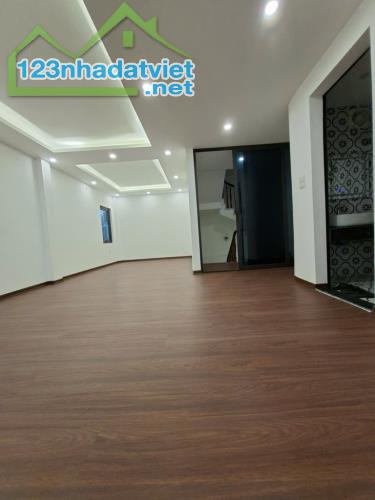 NHÀ ĐẸP ĐỨC GIANG - 5 TẦNG XÂY MỚI - FULL NỘI THẤT - VÀO Ở NGAY - 4
