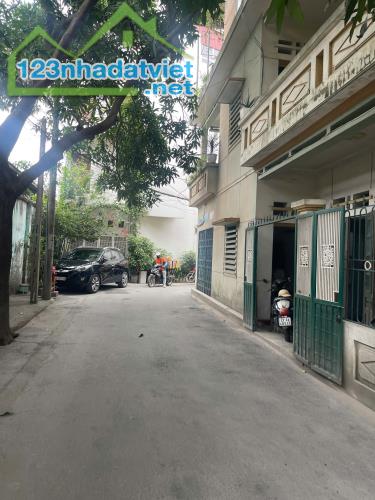BÁN NHÀ ĐẸP ĐỨC GIANG - LONG BIÊN - 5 TẦNG XÂY MỚI - NỘI THẤT CƠ BẢN