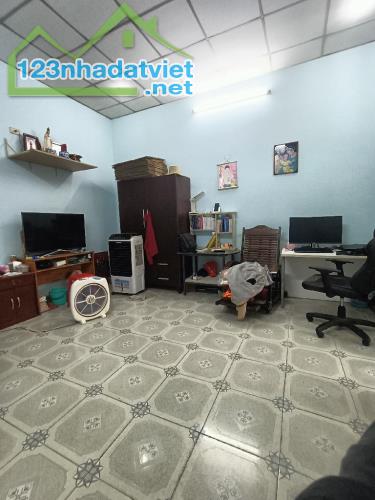 Nhà Đỗ Xuân Hợp, Phước Long B – Xe hơi vào nhà – 174m², NỞ HẬU