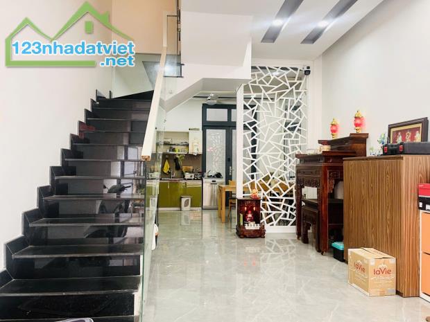 SIÊU PHẨM 4 TẦNG NGAY CHỢ HIỆP BÌNH - Ô TÔ NGỦ TRONG NHÀ - 7.X TỶ