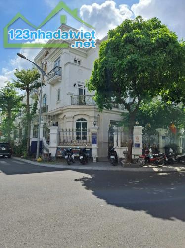 Bán biệt thự góc 2MT Cityland, P.5, Gò Vấp: 8 x 20, giá 35 tỷ.