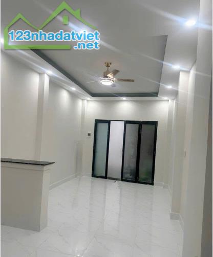 NHÀ 2 TẦNG HẺM NGUYỄN KHUYẾN 34M2, NGANG 3,3M, GIÁ CHỈ 1 TỶ 690 - 1