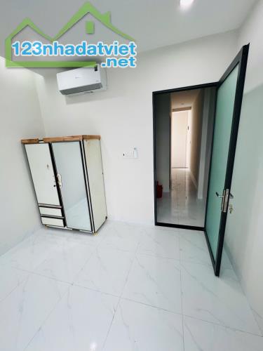 NHÀ 2 TẦNG HẺM NGUYỄN KHUYẾN 34M2, NGANG 3,3M, GIÁ CHỈ 1 TỶ 690 - 2