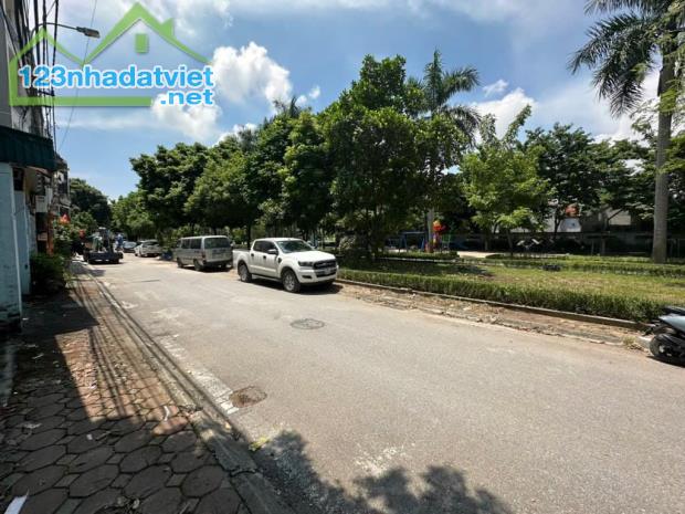 Bán đất Tái Định Cư Thạch Bàn 76m2, MT 5m, nở hậu, view công viên, ô tô tránh