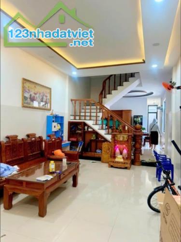 ► Mặt Tiền đường 5.5m Hoà Nam gần Bến Xe ĐN, 110m2, 3 tầng đúc, mới xây 2 năm, 4.45 tỷ