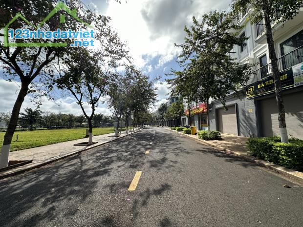 Nhà phố EcoCity đường Cẩm Chướng đối diện là Quảng trường Eco Square - 4