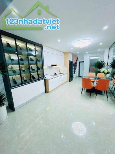 NHÀ ĐẸP NGÕ THÔNG HỒ BA MẪU - 7 TẦNG THANG MÁY - 3 NGỦ - 8 TỶ - 5