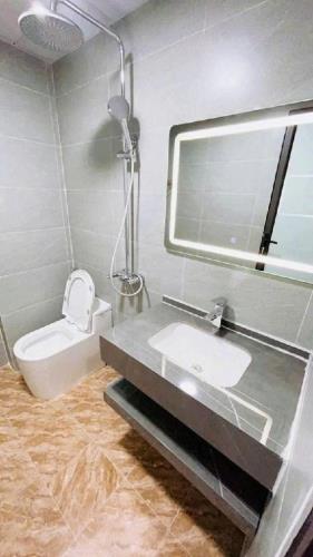 NHÀ ĐẸP NGÕ THÔNG HỒ BA MẪU - 7 TẦNG THANG MÁY - 3 NGỦ - 8 TỶ