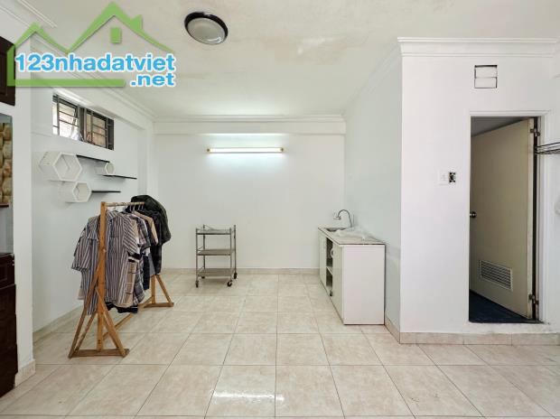 CHDV 5 tầng hẻm 8m Ung Văn Khiêm P.25 Bình Thạnh 70m2 giá 14.7 tỷ