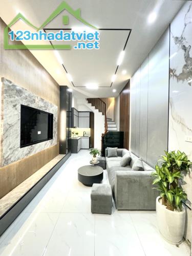 Bán nhà Tây Sơn nhà mới lô góc 2 mặt  thoáng 30m ra phố  full nội thất 25m giá 5.35 tỷ .